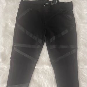 NEW BEBE LINEAR LEGGING Black size L